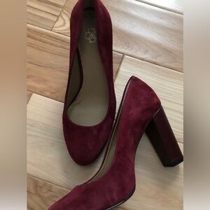 Ann Taylor Suede pumps
